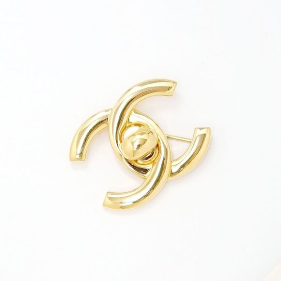 CHANEL Turnlock Turn lock Brooch Gold Tone Pin 97P Auth #32080 - Picture 2 of 4